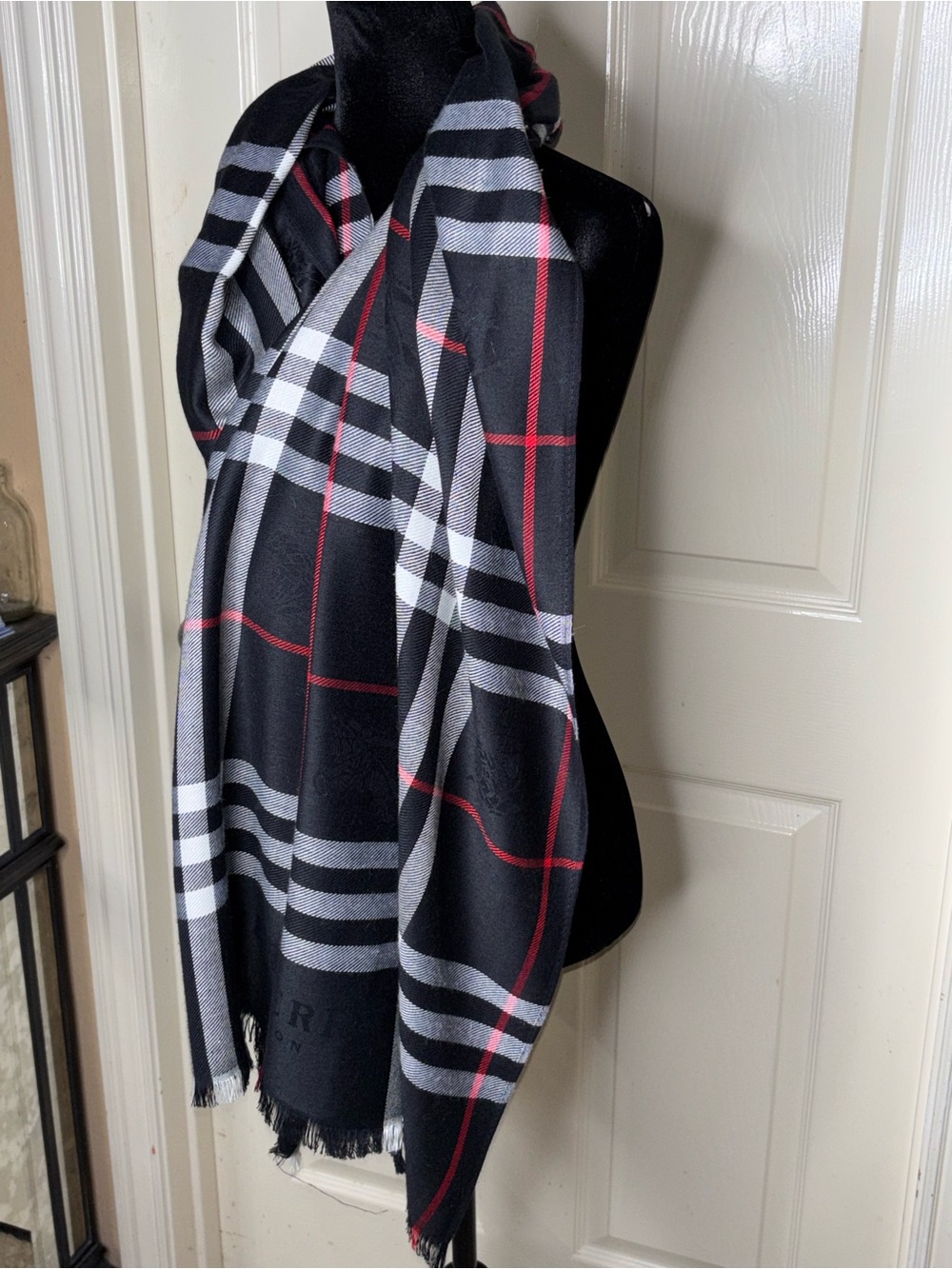 Burberry The Classic Check Cashmere Scarf for Women - 28”X73” - Picture 5 of 7